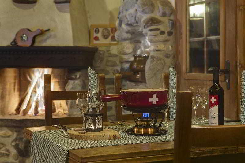 Huus Gstaad Hotel ซาเน็น ภายนอก รูปภาพ