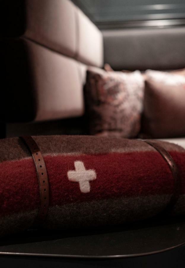 Huus Gstaad Hotel ซาเน็น ภายนอก รูปภาพ